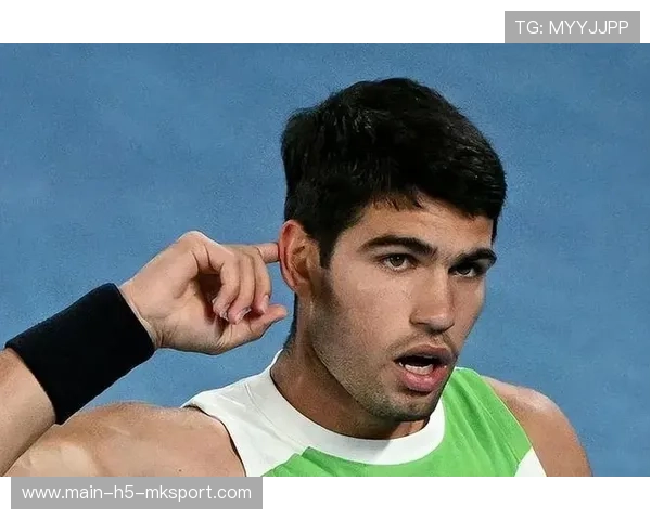 阿尔卡拉斯澳网捧杯重返世界第一，22岁达成职业生涯全满贯